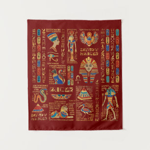 Egyptische hiërogliefen en oudheden in rood wandkleed