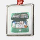 EHBO-kit. Metalen Ornament (Links)