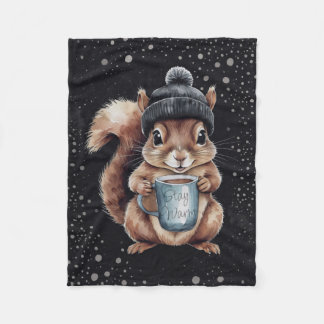 Eichhörnchen mit Tasse und Schnee „Stay Warm“ Fleece Deken