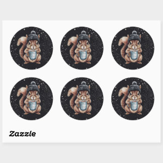 Eichhörnchen mit Tasse und Schnee „Stay Warm“ Ronde Sticker