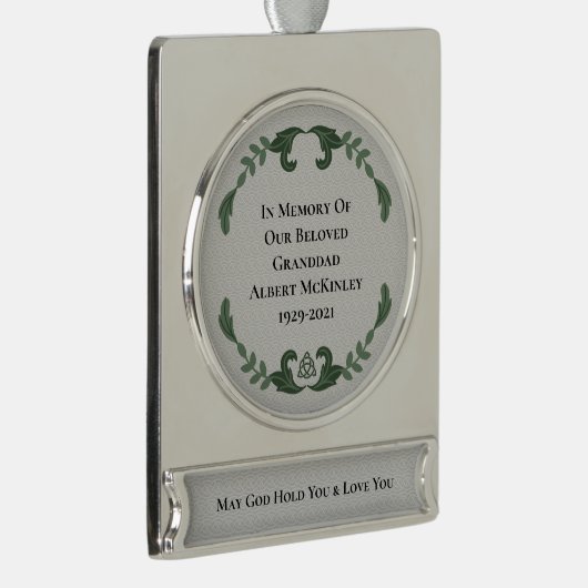 EiEgant Iers in liefdevolle herinnering Verzilverd Banner Ornament (Rechts)