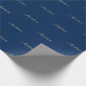 Eigen gouden marineblauwscriptnaam Birthday Cadeaupapier (Hoek)