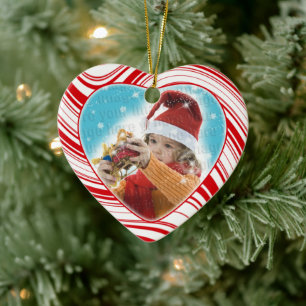 Eigen kerstversiering met rode en witte snoepriet keramisch ornament