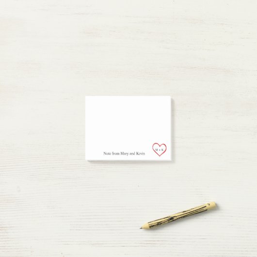 Eigen monogram rood hart voor weddenschap post-it® notes (Op bureau)
