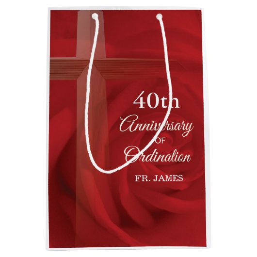 Eigen naam Priest Jubileum Ordination Red Rose Medium Cadeauzakje (Voorkant)
