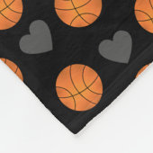 Eigen naam zwarte basketballen en harten fleece deken (Hoek)