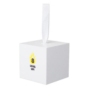 Eight level up kubus ornament