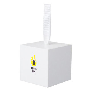 Eight level up kubus ornament