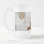 eikenblad op sneeuw matglas bierpul (Links)