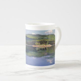 Eiland en wolkenschaaduw - Bone China mok