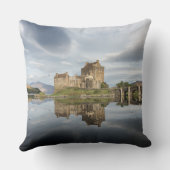 Eilean Donan Castle met reflectie in Schotland Kussen (Achterkant)