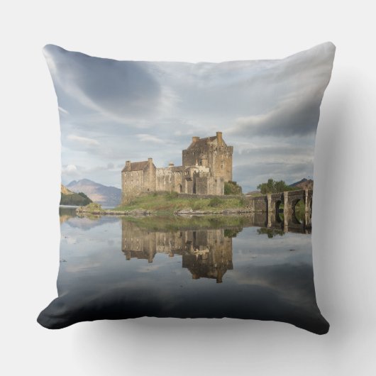Eilean Donan Castle met reflectie in Schotland Kussen (Voorkant)