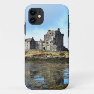 "Eilean Donan Castle" — Schotland iPhone 11 Hoesje