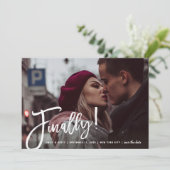 Eindelijk Brush Script Modern Photo Design Save The Date (Staand voorkant)