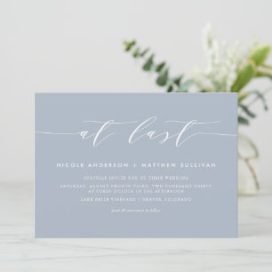 Eindelijk Dusty Blue Minimalist Script Wedding Kaart