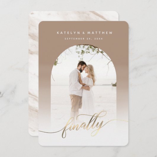 Eindelijk Goud Script Taupe Gebogen Gelijst Foto Save The Date (Voorkant / Achterkant)