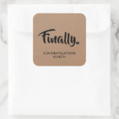 Eindelijk Sticker, Afstudeercadeautag, Gefelicitee Vierkante Sticker (Tas)