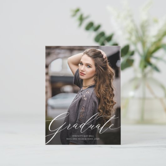 Élégance classique Script Graduation Invitation (Debout devant)