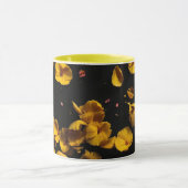 "Élégance d'automne : Mug adoré avec une fleur en  (Centre)