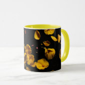 "Élégance d'automne : Mug adoré avec une fleur en  (Devant droit)