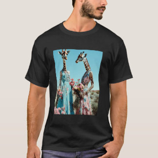 Elégance du désert : Giraffes en T-shirt fleuri.