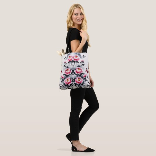 Elegance in Bloom: Floral Harmony printed Draagtas (Op model)