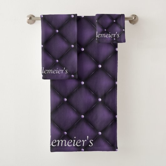 Élégance violette foncée et diamant noir (En situation)