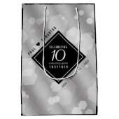 Elegant 10th Tin Wedding Jubileum Celebration Medium Cadeauzakje (Achterkant)