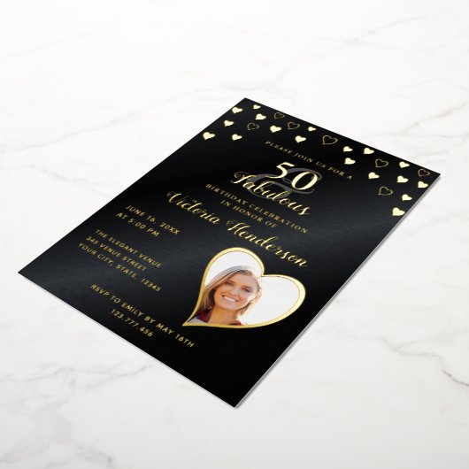 Elegant 50 en Fabulous Black and Gold Birthday Folie Uitnodiging (Gedraaid)
