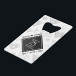 Élégant 75e anniversaire de Mariage de diamant<br><div class="desc">Célébrez le 75e anniversaire du mariage diamant avec ce ouvre-bouteille élégant! Un élégant lettrage noir et blanc avec des confettis en diamant stylisé sur un arrière - plan blanc ajoutent une touche mémorable à cette occasion spéciale et à cette étape extraordinaire. Customiser avec les noms et dates du mariage du...</div>