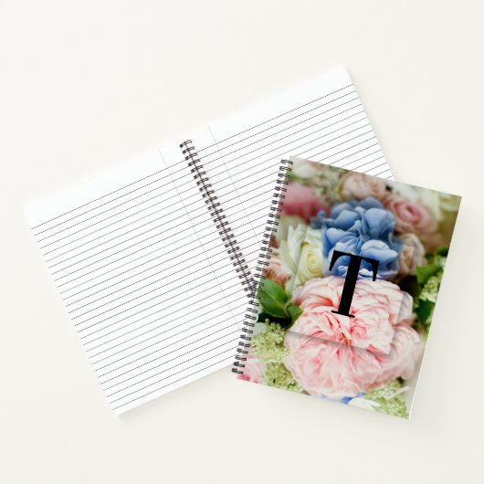 Elegant Aangepast Initiaal Letter T Rozen Monogram Notitieboek (Binnen)