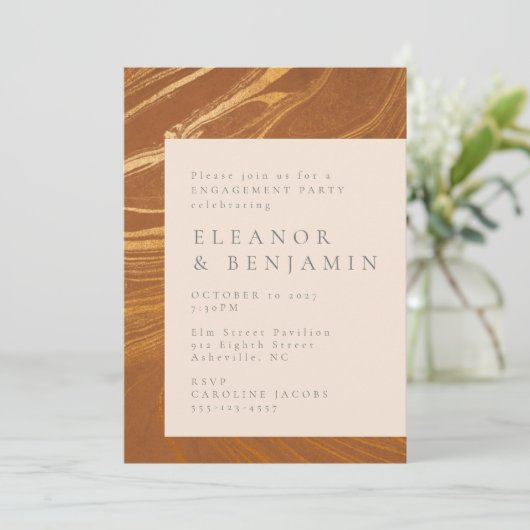 Elegant Abstract Gold en Bronze Engagement Party Kaart (Staand voorkant)