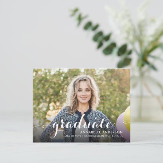 Elegant Afstuderen Girly Script Photo Afstuderen Aankondigingskaart (Staand voorkant)