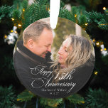 Élégant Anniversaire Photo en couple<br><div class="desc">Célébrez votre amour avec notre Elégant Anniversaire Couple Photo Ornament,  avec votre photo de couple préférée et date d'anniversaire personnalisée en calligraphie élégante. Ce gardien moderne est la façon idéale d'honorer votre journée spéciale,  ce qui en fait un cadeau réfléchi et intemporel pour toute célébration d'anniversaire!</div>