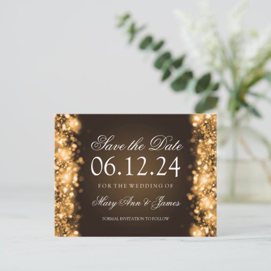Elegant Bewaar de datum Sparkling Lights Goud Aankondigingskaart (Staand voorkant)