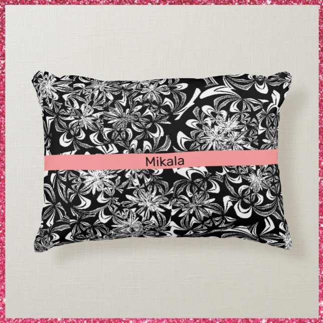 Elegant Black en White Floral Accent Kussen (Creator heeft geüpload)