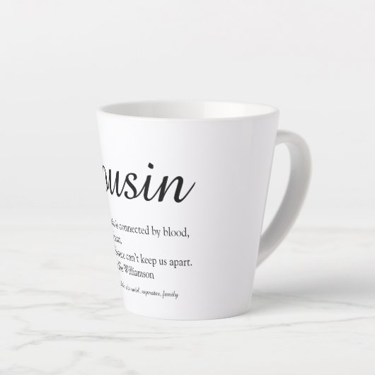 Elegant Black en White Script Cousin Definitie Latte Mok (Rechterhoek)