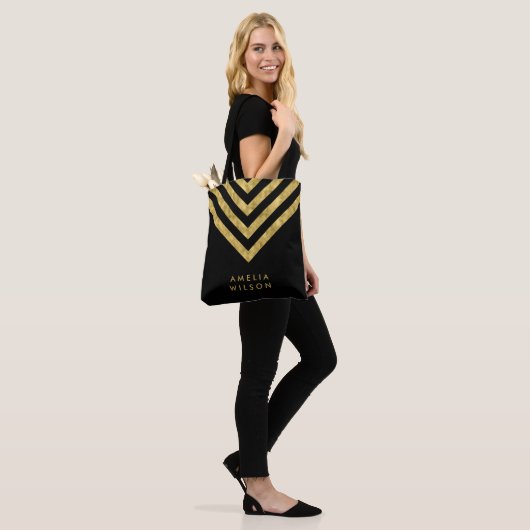Elegant Black Faux Gold Name Chevron Pattern Draagtas (Op model)