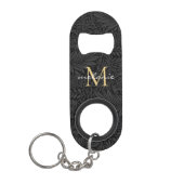 Elegant Black Gold Floral Script Monogram Mini Flessenopener (Voorkant)