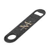 Elegant Black Gold Floral Script Monogram Speed Flessenopener (Voorkant Gekanteld)