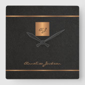 Elegant black gold monogram script naam modern vierkante klok (Voorkant)