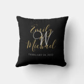 Elegant Black Gold Script Monogram Initiaal Wedden Kussen (Achterkant)