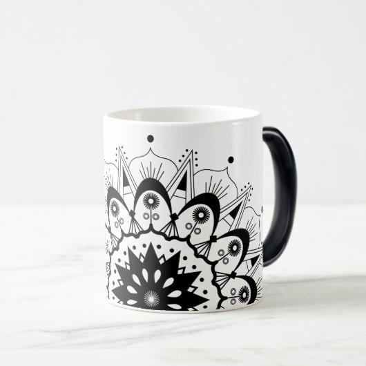 Elegant Black Script Letter Mandala Magic Mok (Voorkant rechts)
