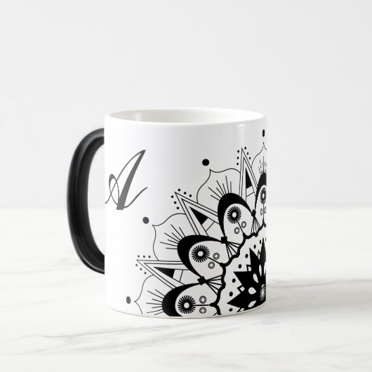 Elegant Black Script Letter Mandala Magic Mok (Voorkant links)