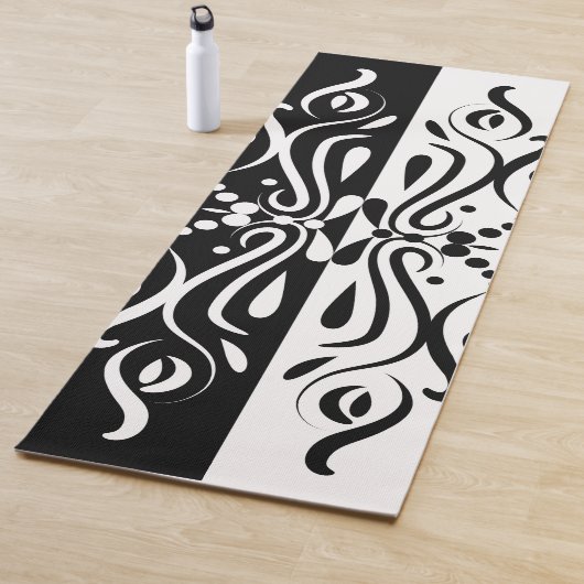 Elegant Black & White Abstracte Harlequin Style Yogamat (In situ)