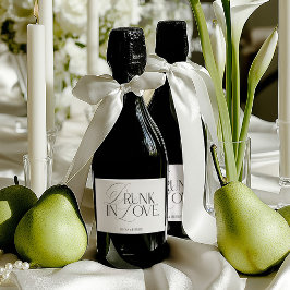 Elegant Black & White Drunk in Love Mini Champagne Sparkling Wijnetiket