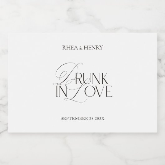 Elegant Black & White Drunk in Love Mini Likeurfles Etiket (Enkel label)