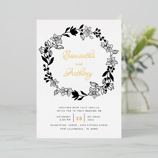 Elegant Black White Gold Floral Wreath Wedding Folie Uitnodiging (Staand Voorkant)