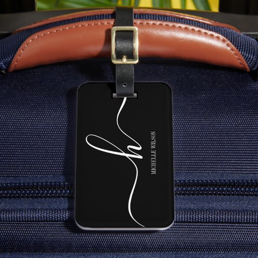 Elegant Black White Monogram Initial Script Name  Bagagelabel (Voorkant Insitu 2)