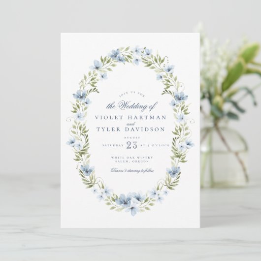 Elegant Blauw Bloemen Groen Krans Bruiloft Kaart (Staand voorkant)